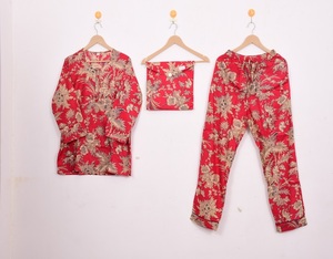 Ensemble de pyjama en coton satiné rouge style bohème, longueur genou, boutonné, imprimé à la main, respirant, vêtements de nuit d'été - Product Image 1