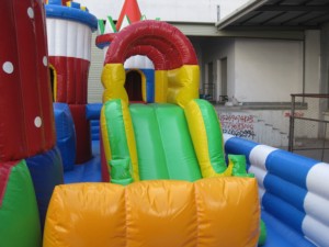 Terrain de Jeux Gonflable en PVC Écologique Thème Sportif Capacité 20 Personnes pour Location Commerciale et Événements Festifs - Product Image 4