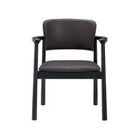 Chaise de salle à manger en bois de frêne massif de designer italien avec revêtement en cuir, fauteuil moderne minimaliste pour la maison et les restaurants