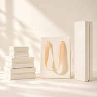 Ensemble d'emballages personnalisés pour bijoux avec boîtes à bagues, boîte à colliers et sac de shopping assorti pour les boutiques de bijoux et les commerces de détail.