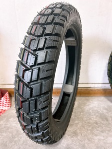 Pneus de fabrication chinoise 120 80 17, pneus sport noirs pour moto, pneus tubeless de 17 pouces avec <span class=keywords><strong>prix</strong></span> compétitif 120/80-17 - Product Image 1