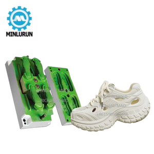 شباشب شاطئ صيفية من مادة EVA مضادة للانزلاق بتصميم بسيط بلون واحد مع طباعة حروف وزخرفة دب لطيف - Product Image 5