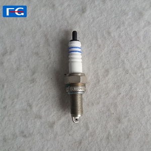Piezas de repuesto para motor de motocicleta y accesorios bujías de motor UR3DC UR2CC bujía de motocicleta para piezas de motor de motocicleta - Product Image 2