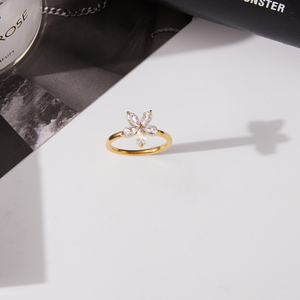 J & D时尚18k金不锈钢五瓣花白色锆石简约女性珠宝戒指 - Product Image 6