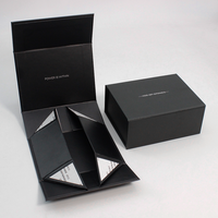 Luxuriöse 1200 GSM Karton Mattschwarze Maßgefertigte Hoodie-Verpackung Faltbare Starre Verpackungsboxen mit Magnetverschluss für Geschenke mit Band