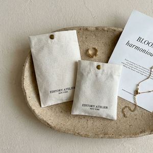 Sac en coton biologique durable avec bouton, logo personnalisé imprimé, pochette d'emballage minimaliste pour bijoux, vente en gros, fabricant direct - Product Image 4