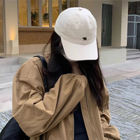Elegante Cappellino da Baseball con Ricamo Orso, Protezione Solare, Traspirante, Regolabile, Ideale per Uso Casual, Unisex per Uomini e Donne