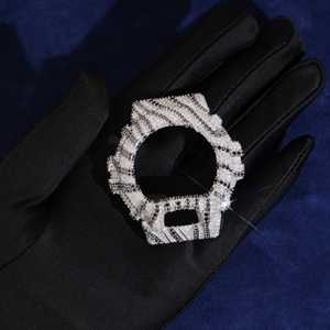 นาฬิกา <span class=keywords><strong>DW</strong></span>-6900 ลายม้าลาย ประดับเพชรโมอิสซาไนต์ ขอบตัวเรือนเงินแท้ 925  ตัวเรือนสี D ระดับความสะอาด VVS1 สำหรับผู้ชาย - Product Image 2