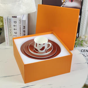 Vente flash : Ensemble de 4 pièces de vaisselle en céramique de luxe rouge de style nordique pour restaurant, avec boîte cadeau - Product Image 3