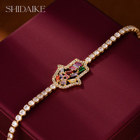 Bracelet à breloques réglable en plaqué or 18 carats arc-en-ciel Rose Madonna pour femmes avec perle de coupe marquise motif croix en cuivre vente en gros