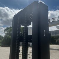 Gerbeur électrique GP 2T EJC220 : hauteur de levage de 3 m, mât à 2 étages, batterie 24 V/100 Ah, chargeur intelligent.
