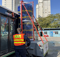 Nettoyeurs de voitures électriques mobiles spécialement conçus pour les autobus et les autocars, capable de nettoyer efficacement différents types d'autobus.