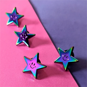 Pino de metal esmaltado macio com logotipo personalizado de fábrica profissional, mini estrela de lapela com cartão de papel de apoio, chapeamento arco-íris - Product Image 4