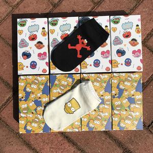 Logo personnalisé en gros, Meias en coton, chaussettes imprimées de dessin animé avec boîte - Product Image 4