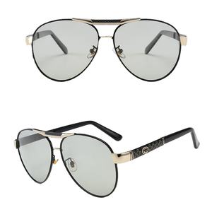 نظارات قيادة ليلية 10008 للرؤية الليلية نظارات مقاومة للوهج للرجال والنساء عدسات فوتوكروميك للنساء والرجال نظارات عدسات النهار والليل - Product Image 1