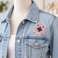 Applique brodée 3D trèfle à quatre feuilles, fleur en dentelle soluble dans l'eau à coudre pour vêtements, robes, sacs et projets DIY