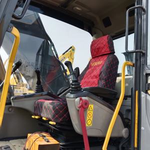 Pelles hydrauliques sur chenilles Volvo EC220 d'occasion à vendre Performances fiables avec moteur central et composants de pompe - Product Image 4