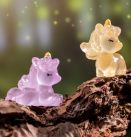 Guangdong figurines miniatures en gros mélange en vrac petite figurine résine enfance licorne jouet en plastique lumineux croissant dans l'obscurité