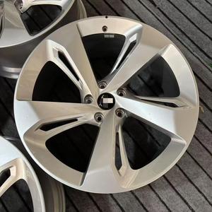 Jante en alliage de 22 pouces pour <span class=keywords><strong>Bentley</strong></span> Bentayga 2016 2017 2018 2019 2020 2021 <span class=keywords><strong>2022</strong></span> 2023 Vente directe d'usine Haute qualité Style tendance - Product Image 4