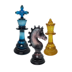 Custom Chess Set Figurines Transparent Resin Chess Art Sculpture King Queen Horse Statue Living Room TV Cabinet Table Decoration