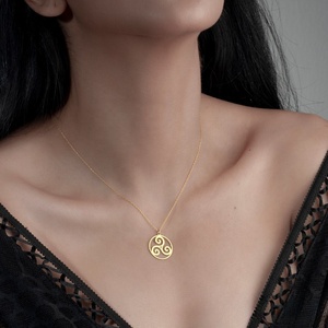 Collier en acier inoxydable Teen Wolf Triskele, symbole de spirale triple, collier Teen Wolf Triskele - Product Image 6
