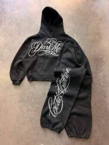 Conjunto Deportivo Personalizado con Logotipo, 450gsm, Algodón French Terry, Estilo Urbano Y2K Grunge, Diseño con Pedrería, Cierre Completo, para Hombre - Product Image 3