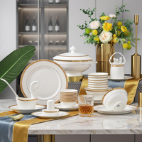Service de table de luxe européen 60 pièces pour 8-10 personnes, bord doré et motifs en relief peints à la main, sans plomb ni chrome, qualité alimentaire, pour banquets/cadeaux