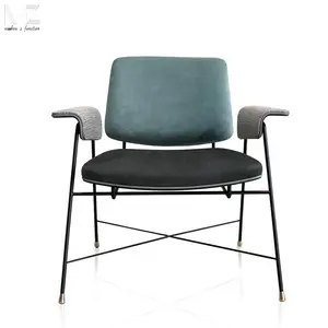 ห้องนั่งเล่นที่ทันสมัยออกแบบอิตาลีเลานจ์เก้าอี้กำมะหยี่กรอบโลหะ Bauhaus เก้าอี้