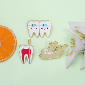 Spilla in metallo smaltato Gretel Funny Tooth, distintivo a forma di cartone animato, spilla da bavero con corona, dessert, fungo, avocado, coniglio, angelo, incisioni artigianali - Product Image 4