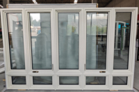 Bardage classique en bois et aluminium Fenêtre à battant composite Triple verre trempé Manivelle Fenêtre résidentielle à battant