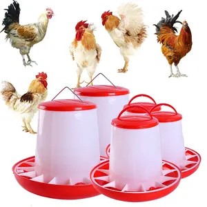 Bevitore di pollo in plastica per uso domestico alimentatore e irrigatore per pollame mangiatoia per polli mangiatoie per pollame bevitori in vendita