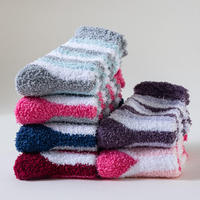 Chaussettes en microfibre douces et moelleuses à rayures, avec logo personnalisé, vente en gros OEM, chaussettes d'hiver pour femmes, super douces, antidérapantes