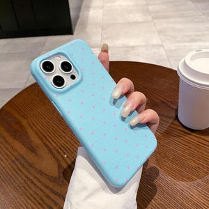 Coque de téléphone antichoc pour iPhone 17 Pro Max, style coréen tendance, motif pois colorés, texture cuir, avec grand trou - Product Image 2