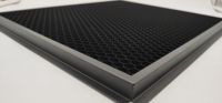 Grille alvéolée en aluminium noir 1/4 cellules avec cadre pour lampes et lanternes