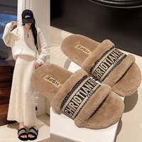 Nouvelles sandales plates antidérapantes brodées avec lettres, style fourrure à bout ouvert pour femme, collection automne-hiver 2025