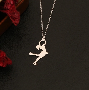 Collar de Patinaje Artístico Chapado en Oro de 18K, Collar Expresa Tu Pasión EN EL Hielo, Diseño de Retorno Layback, Joyería Artesanal de Patinaje sobre Hielo - Product Image 4