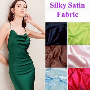 Precio más barato de fábrica 100% tela satinada de poliéster tela satinada brillante rollo de tela satinada de lujo para vestido de mujer - Product Image 3