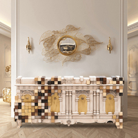 Meuble de salon/salle à manger élégant et contemporain avec intérieur en verre fumé et laiton plaqué or