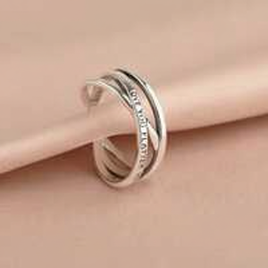 แหวนเรียงซ้อนสแตนเลสสำหรับผู้หญิงสไตล์พังก์ฝังพลอยเทียมแฟชั่นขายดี - Product Image 1