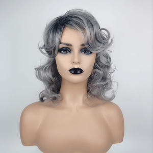 Vente directe de perruques synthétiques courtes et bouclées grises pour femmes européennes et américaines, le fournisseur prend en charge le dropshipping - Product Image 3