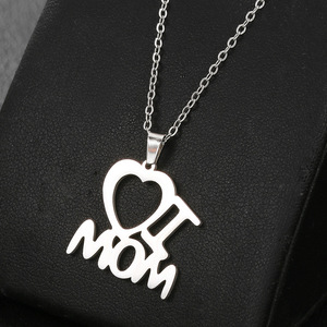 สร้อยคอจี้รูปหัวใจ MOM สแตนเลสสตีล ชุบทอง 18K พร้อมสายคล้องคอ ของขวัญสำหรับวันแม่ - Product Image 3