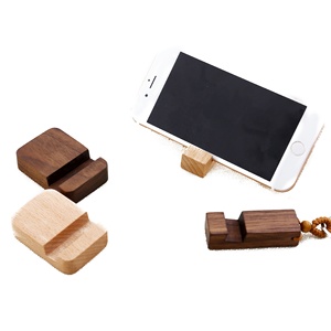 حامل هاتف محمول خشبي صغير وجميل ومحمول مخصص ومبتكر مع سلسلة مفاتيح - Product Image 1