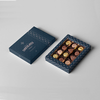 Petites boîtes de chocolat pliantes recyclables personnalisées intercalaires de luxe logo estampage à chaud revêtement UV gaufrage papier magnétique pour couvercle