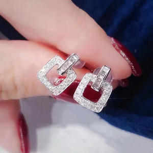 Orecchini a perno di lusso in oro bianco con diamanti, taglio geometrico baguette, incastonatura a canale, gioielli da donna per matrimonio - Product Image 5