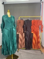 Nouvelle arrivée, robe plissée Miyaki à col en V profond, manches fleuries, couleur unie, taille plus, paillettes brillantes, robe maxi à double couche pour femmes