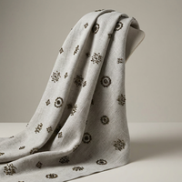 Broderie en polyester de haute qualité avec support en rayonne + nylon + lin, motif floral perlé, design simple et élégant