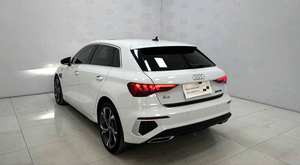 <span class=keywords><strong>Audi</strong></span> <span class=keywords><strong>A3</strong></span> <span class=keywords><strong>Sportback</strong></span> 2022 1.4TFSI 35TFSI Edición Deportiva de Lujo, Volante a la Izquierda, Techo Solar Oscuro Turbo, Asientos de Cuero, Rines R18, Sedán Usado - Product Image 4