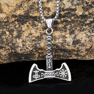 Collar con colgante de hacha vikinga de acero inoxidable yunnique, joyería de regalo de diseño retro para hombre - Product Image 1
