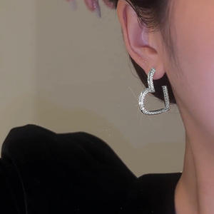 Orecchini a Clip Tiffany a Forma di Cuore in Argento 925 Placcato Oro Bianco con Cristalli e Strass, Classici per Uso Quotidiano, Unisex - Product Image 5