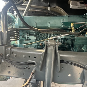 Camión Volquete Usado Moderno Sinotruk HOWO NX de Alta Calidad, HOWO NX 6x4 de 10 Ruedas y 400HP para Minería en África - Product Image 4
